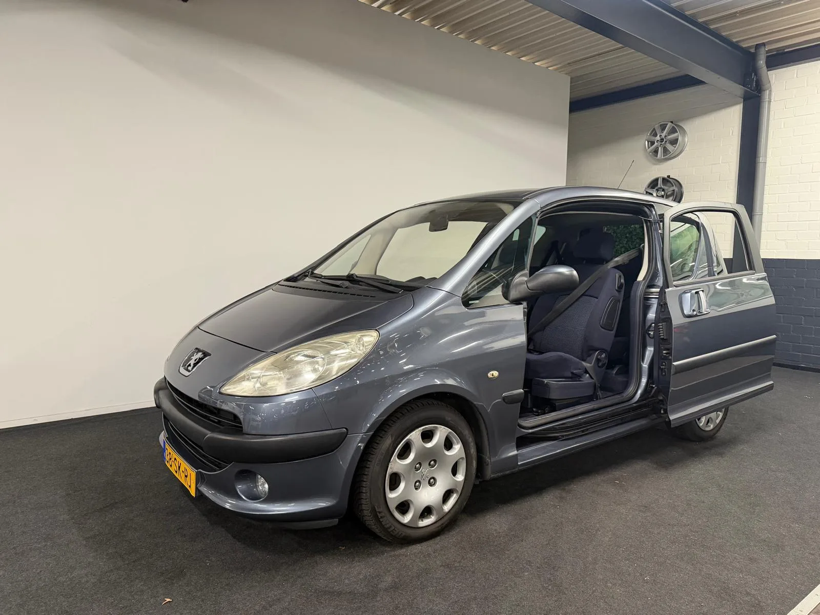 Peugeot 1007 (2006) — foto 1