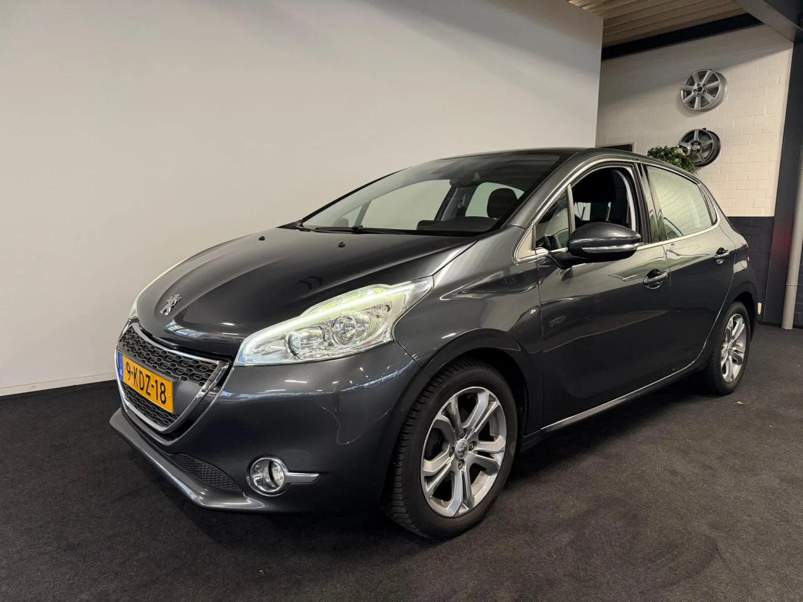 Peugeot 208 (2013) — foto 1
