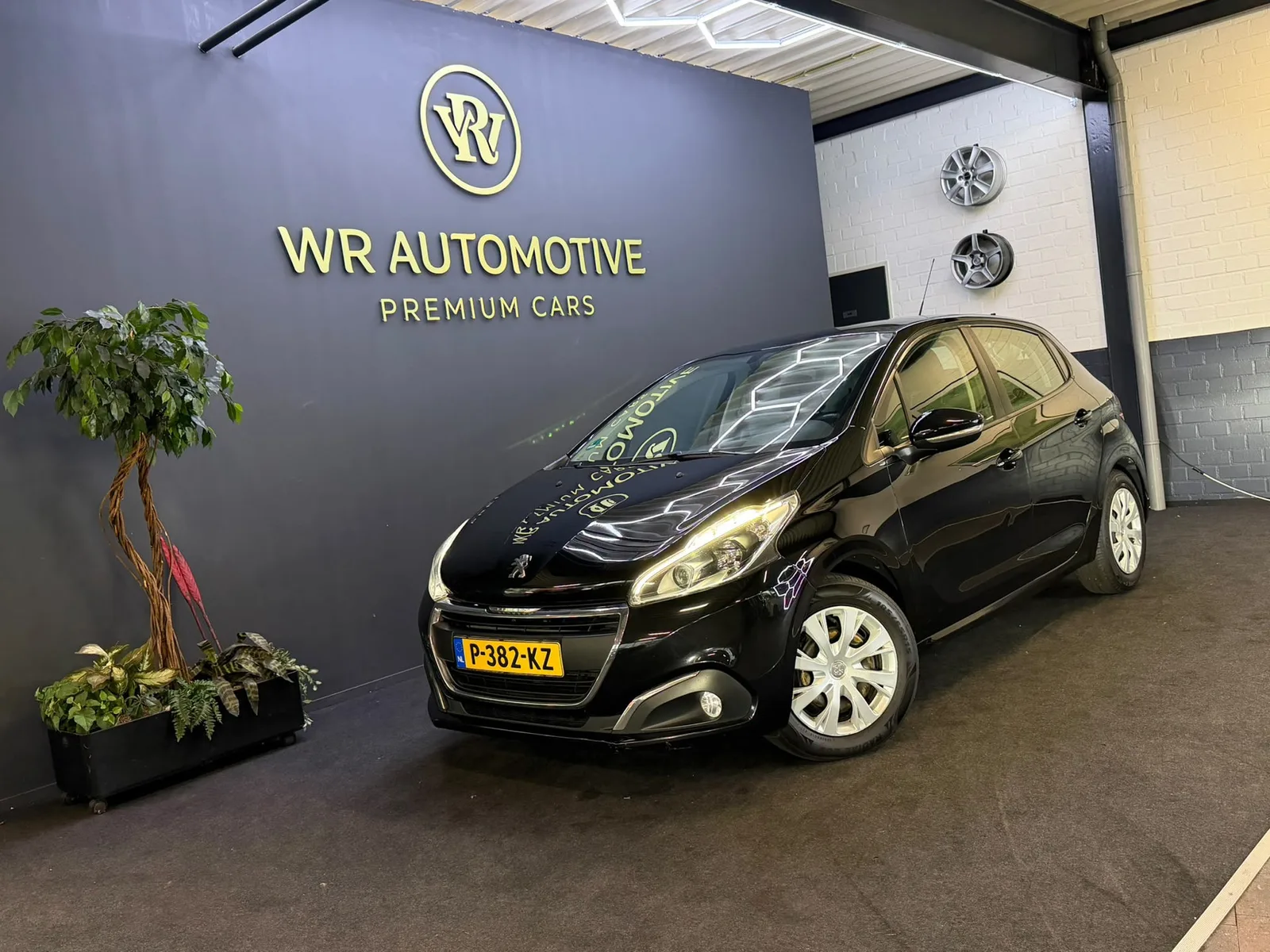 Peugeot 208 (2016) — foto 1