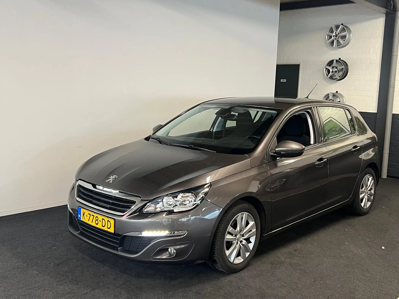 Peugeot 308 (2015) — foto 1