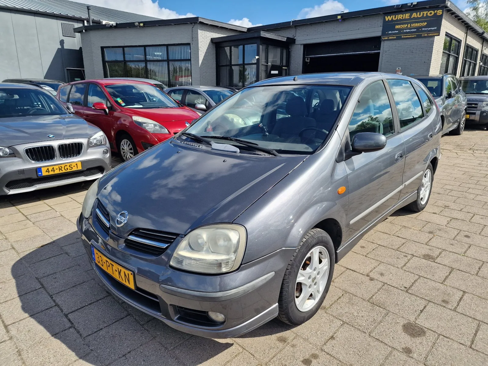 Nissan Almera Tino (2004) — foto 1