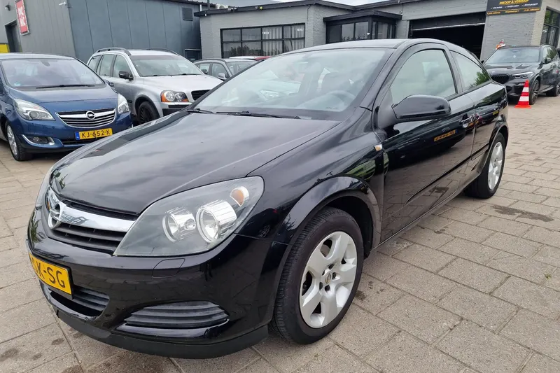 Opel Astra GTC (2006)