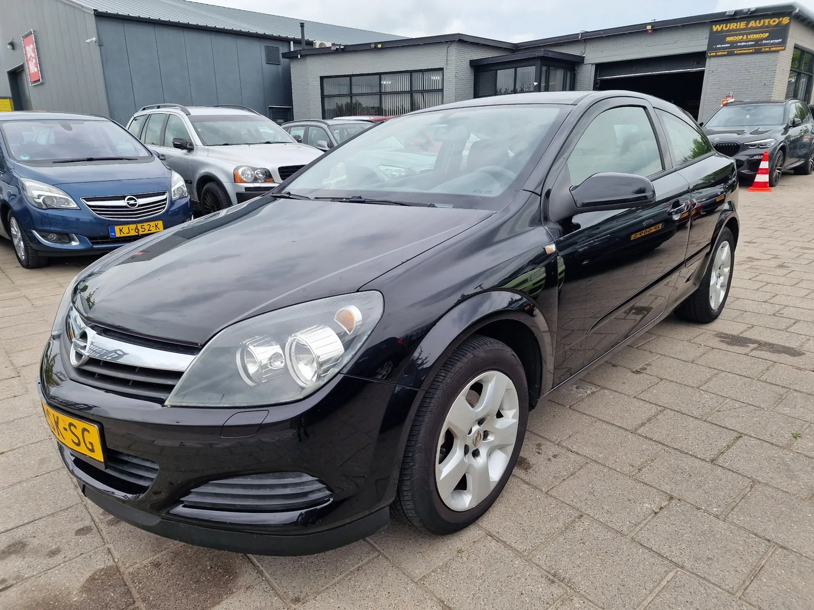 Opel Astra GTC (2006) — foto 1