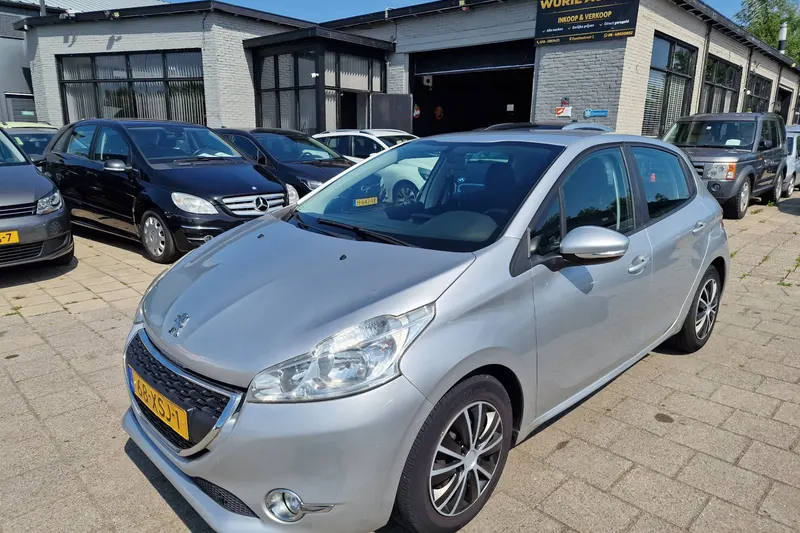 Peugeot 208 (2012)