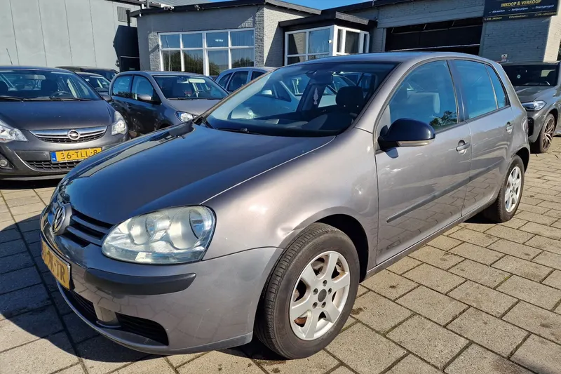 Volkswagen Golf (2004)