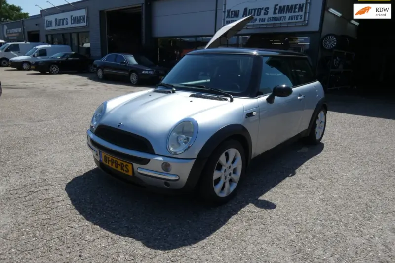 MINI Cooper (2004)