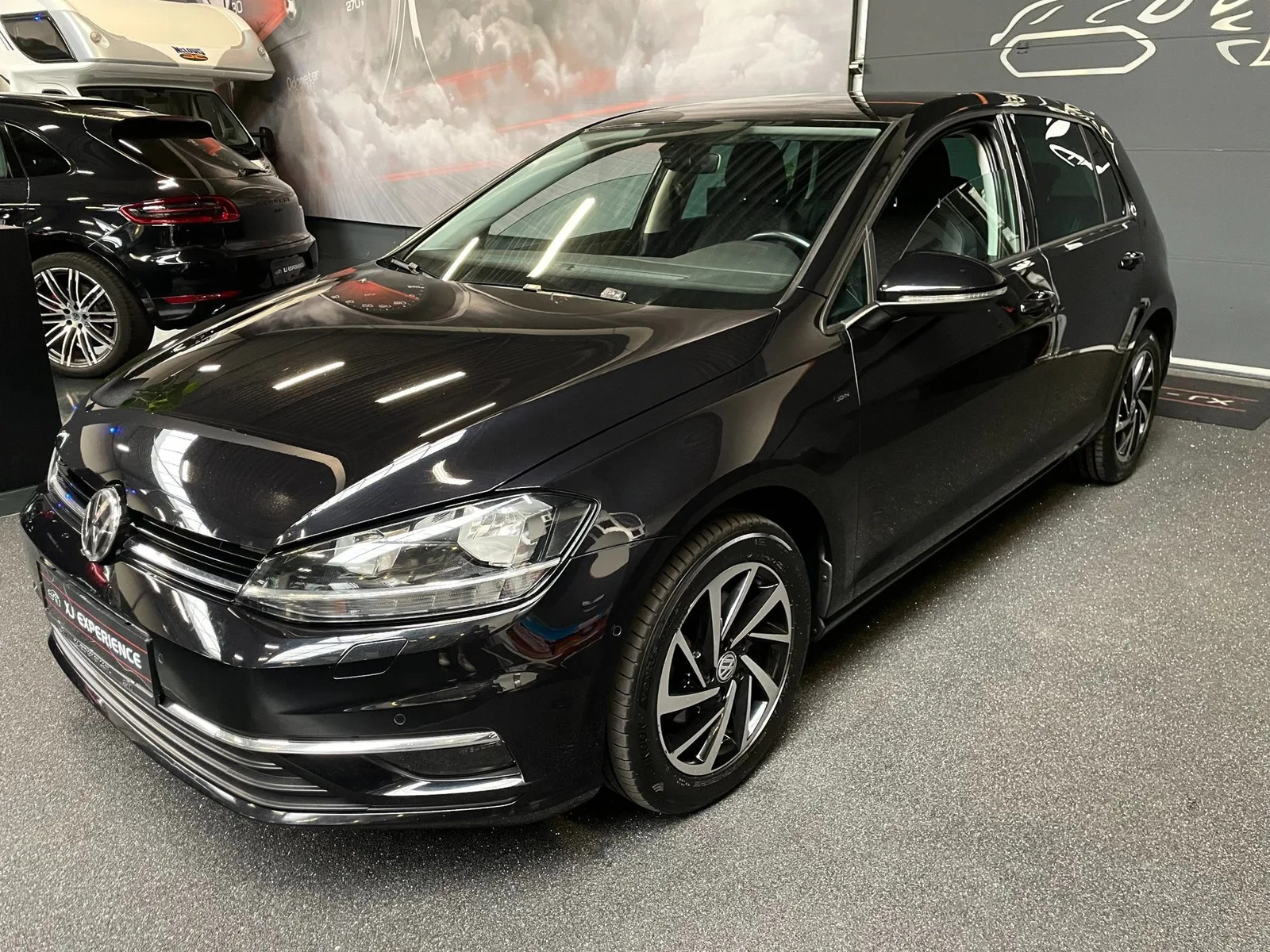 Volkswagen Golf (2019) — foto 1