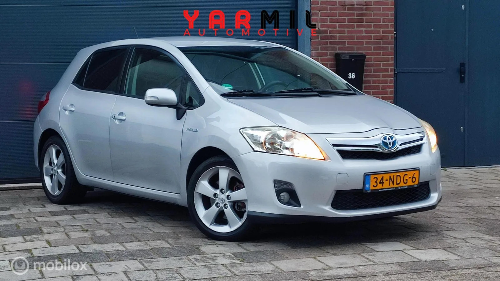 Toyota Auris (2010) — foto 1