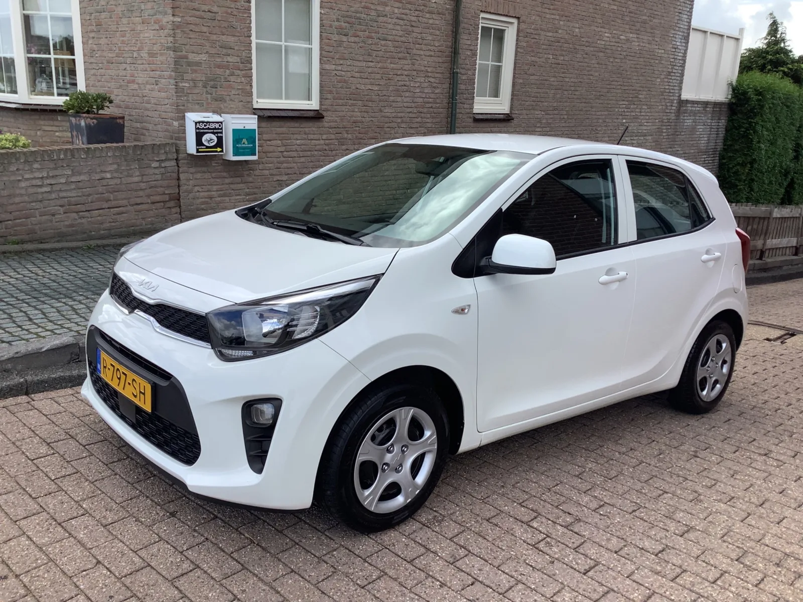 Kia Picanto (2022) — foto 1