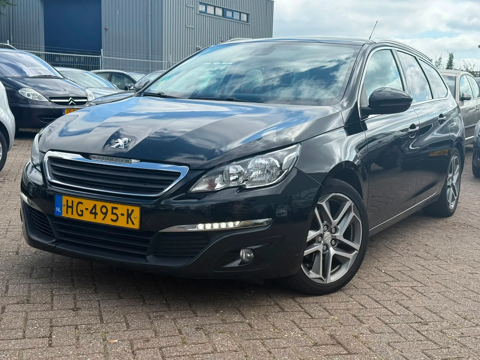 Peugeot 308 (2015) — foto 1