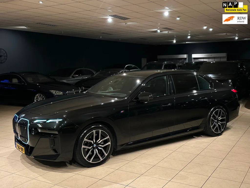 BMW i7 (2023) — foto 1