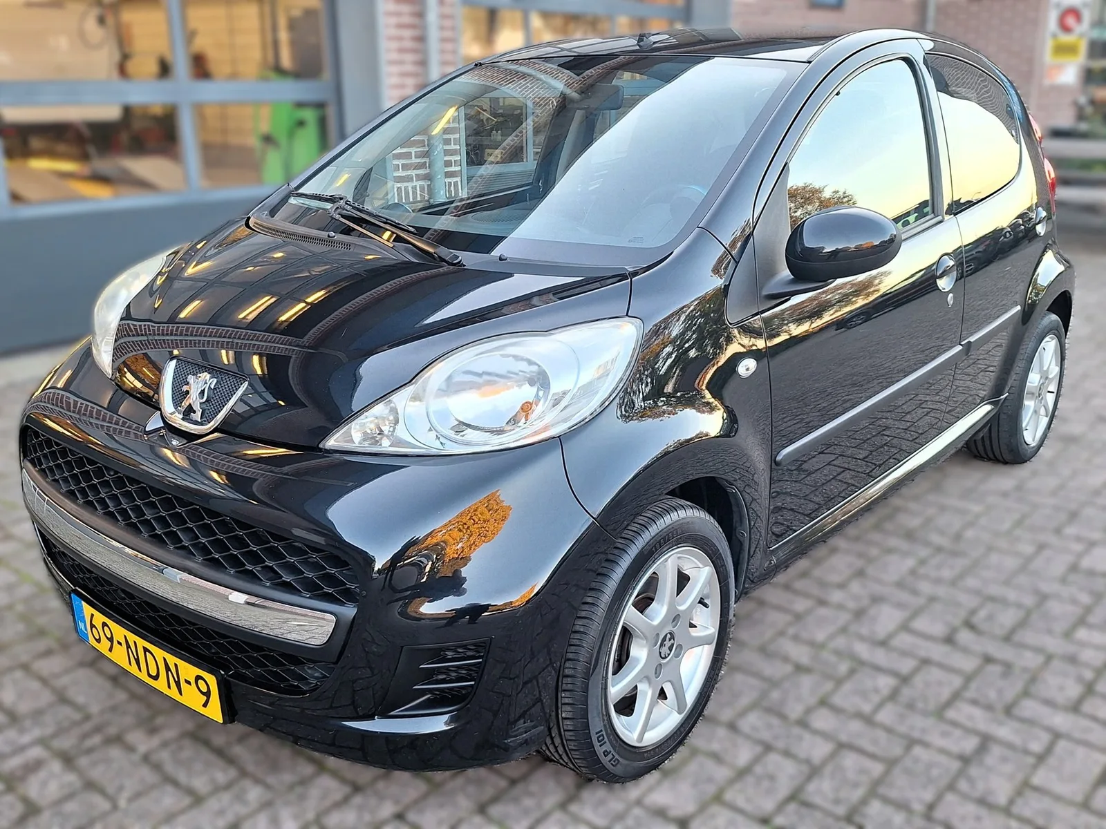 Peugeot 107 (2010) — foto 1