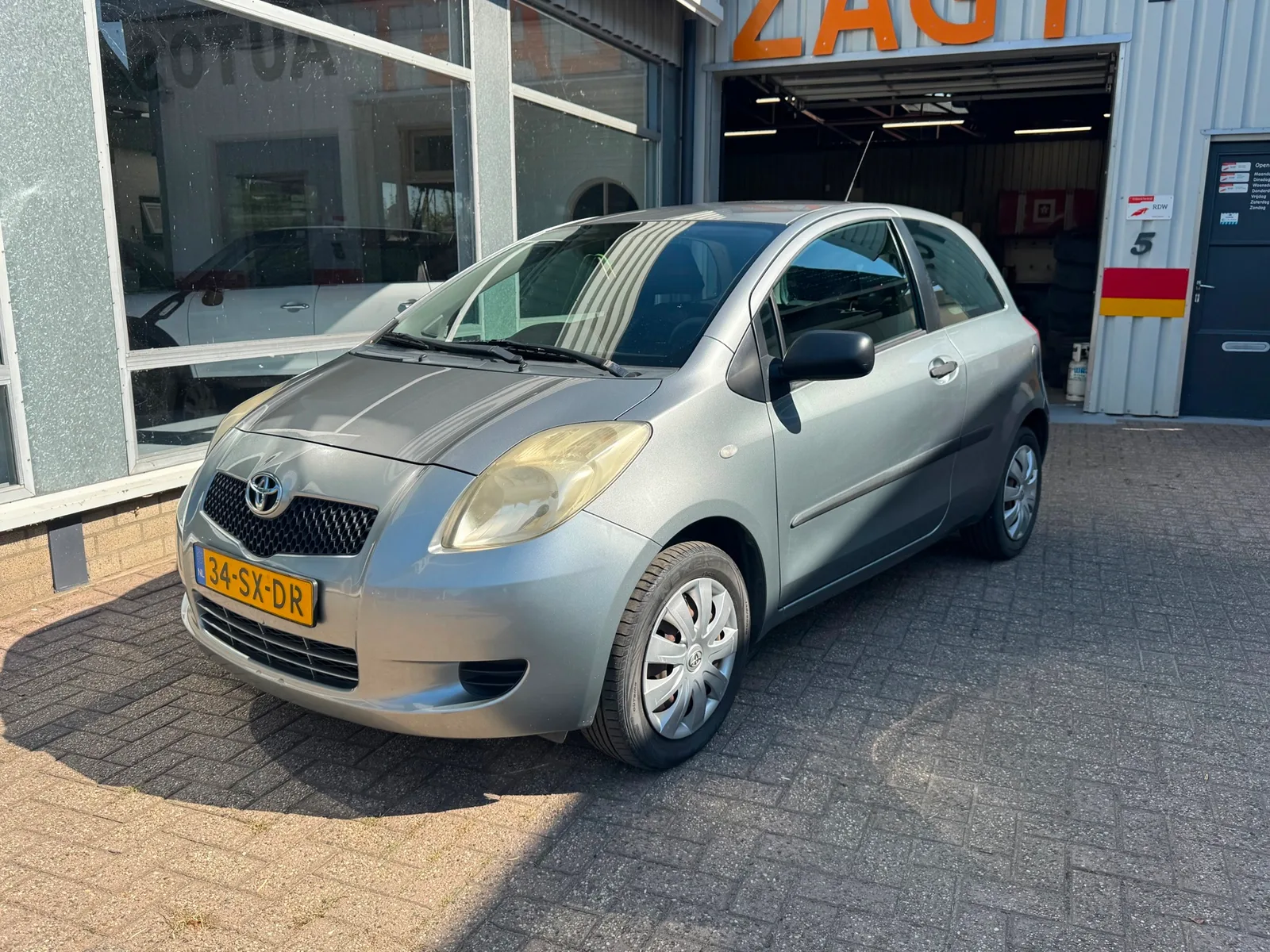 Toyota Yaris (2006) — foto 1