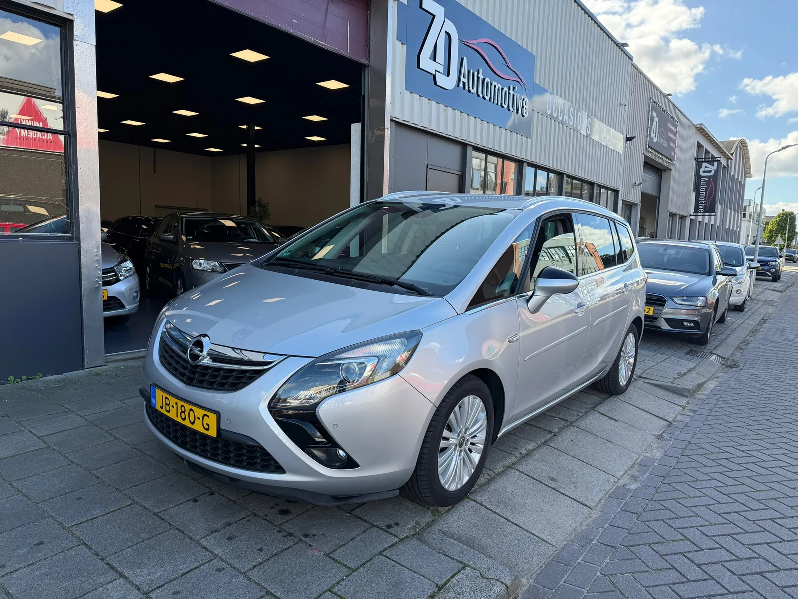 Opel Zafira Tourer (2016) — foto 1