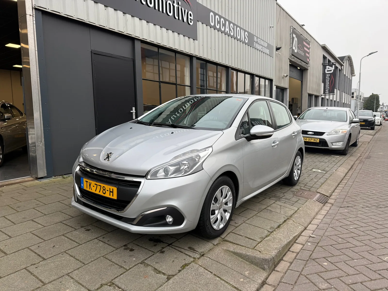 Peugeot 208 (2018) — foto 1