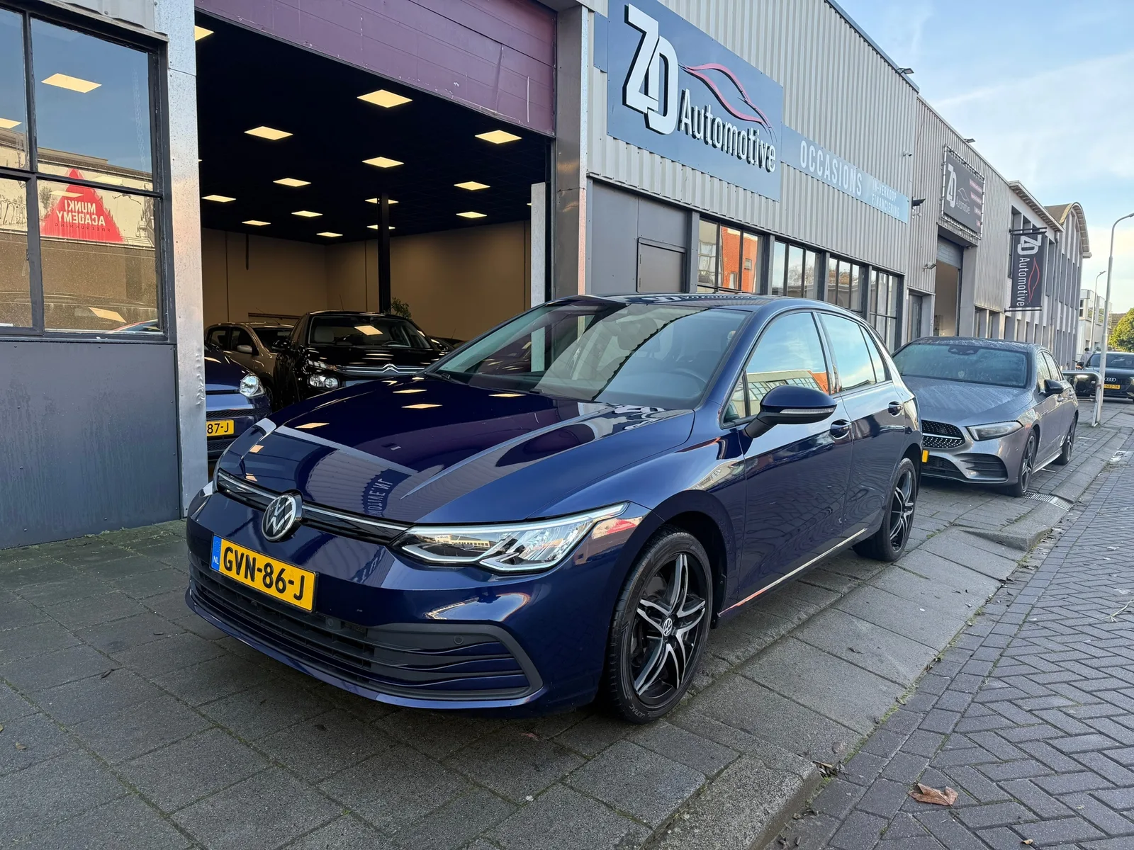 Volkswagen Golf (2020) — foto 1