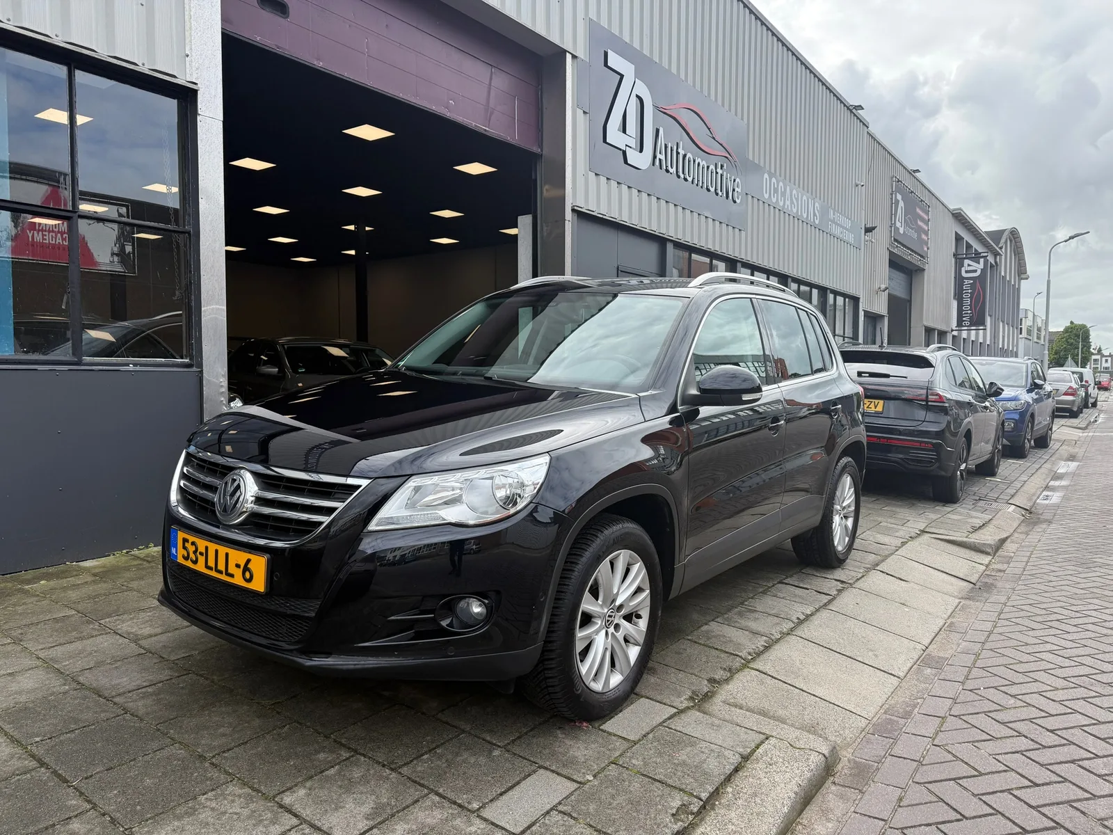 Volkswagen Tiguan (2010) — foto 1