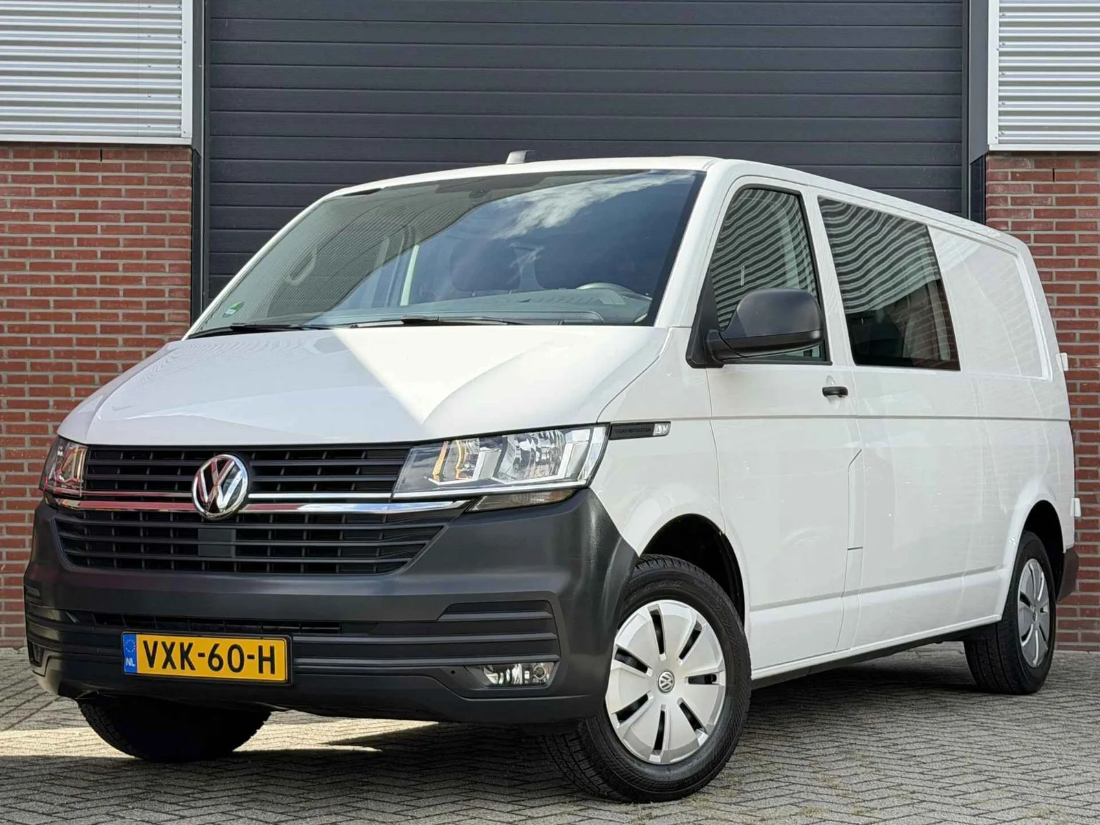Volkswagen Transporter (2023) — foto 1