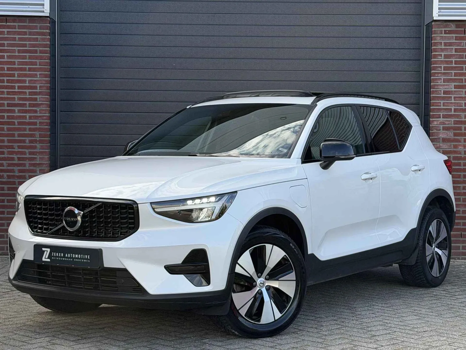 Volvo XC40 (2023) — foto 1