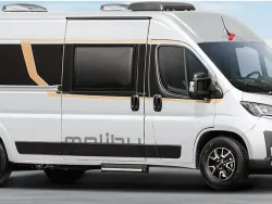 Malibu First Class (2025) — foto 1