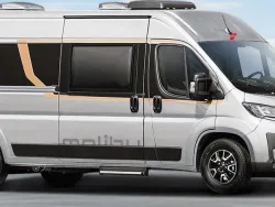Malibu First Class (2025) — foto 1