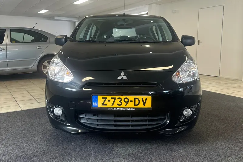 Mitsubishi Space Star (2013)