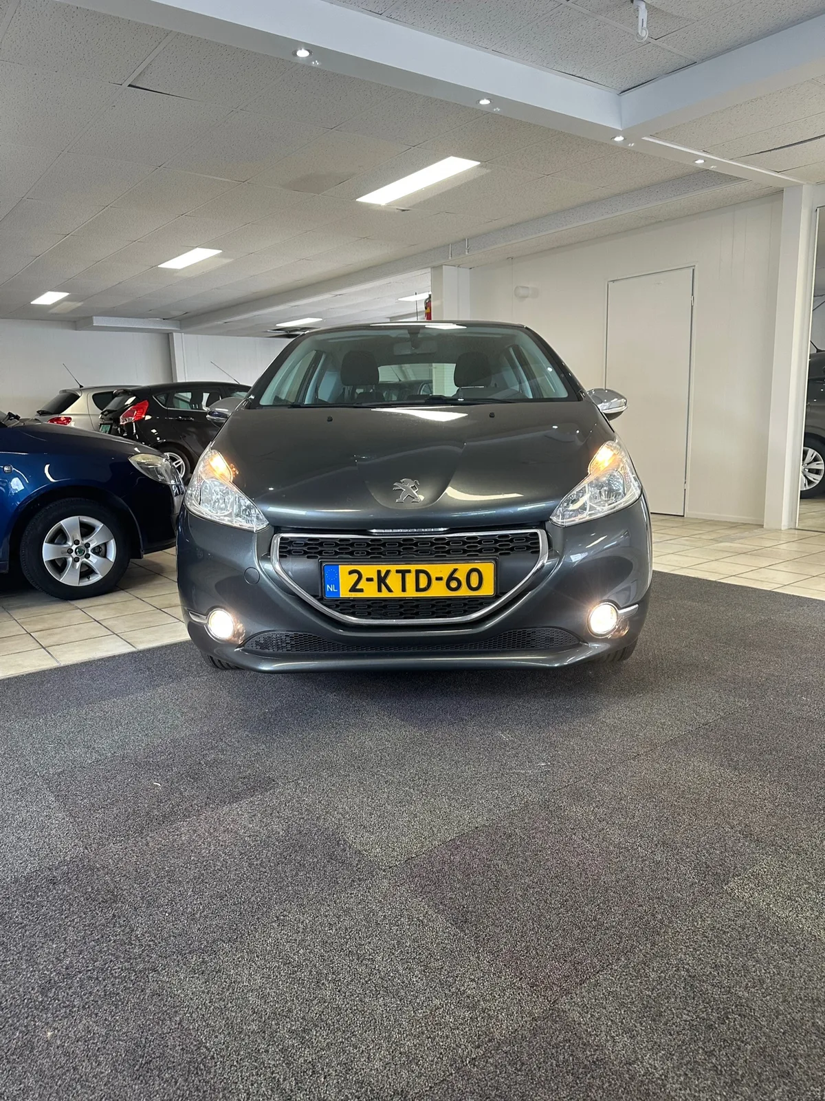 Peugeot 208 (2013) — foto 1