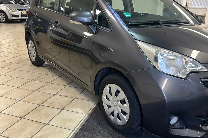 Toyota Verso-S (2011)