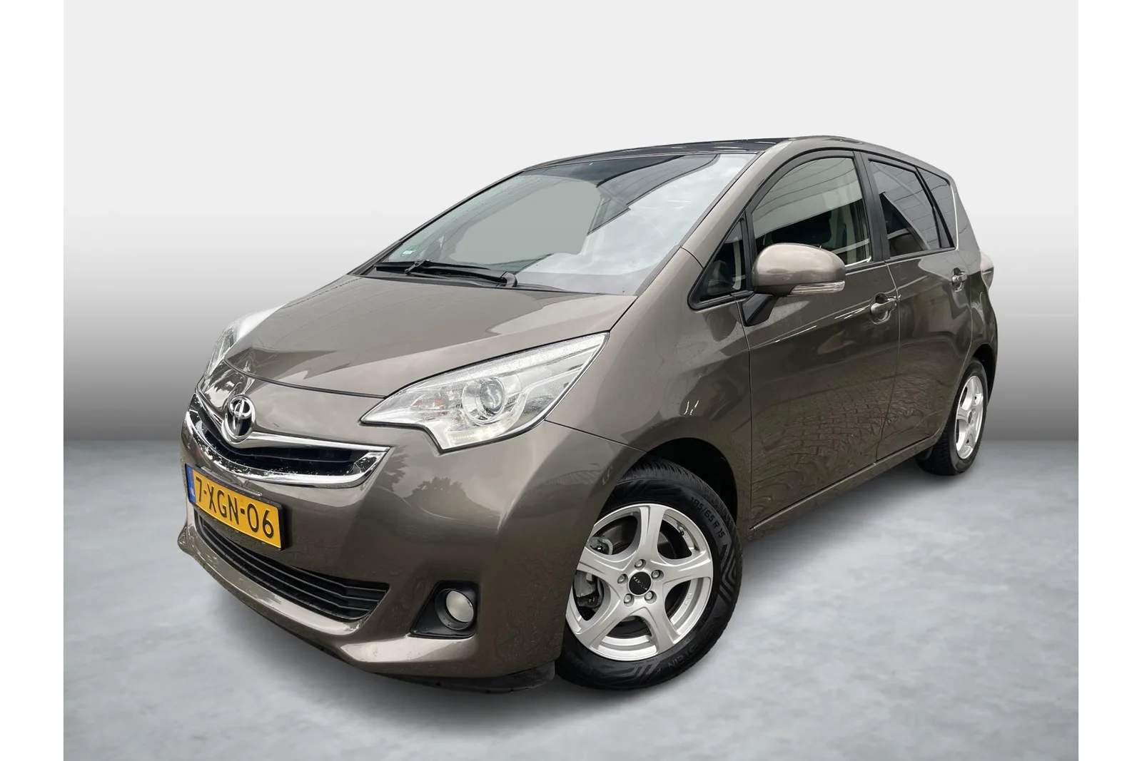 Toyota Verso S (2014) — foto 1