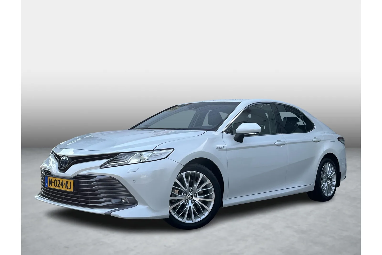 Toyota Camry (2020) — foto 1