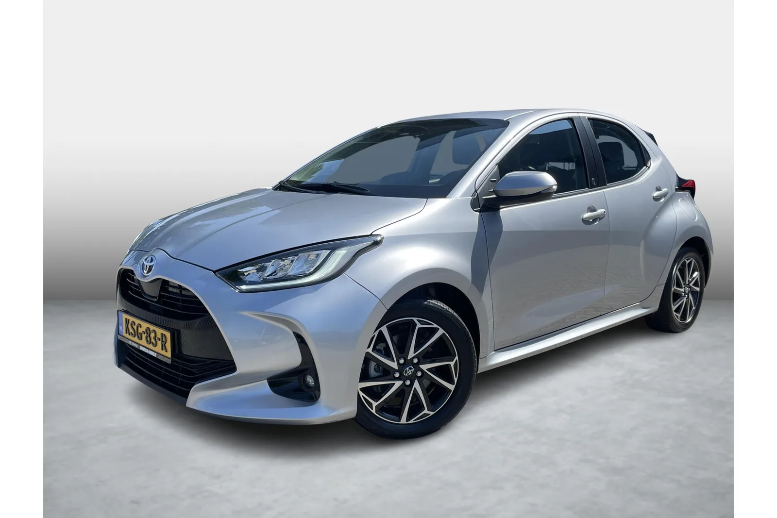 Toyota Yaris (2023) — foto 1