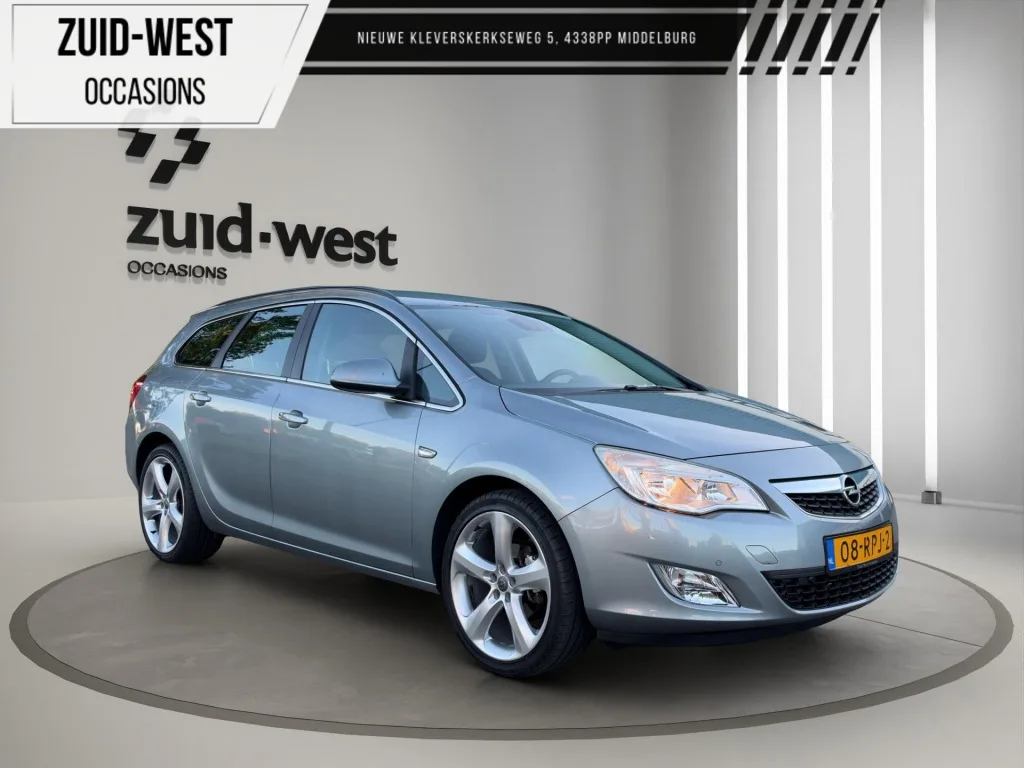 Opel Astra (2011) — foto 1