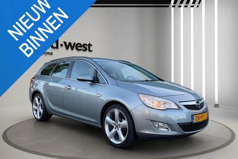 Opel Astra (2011)