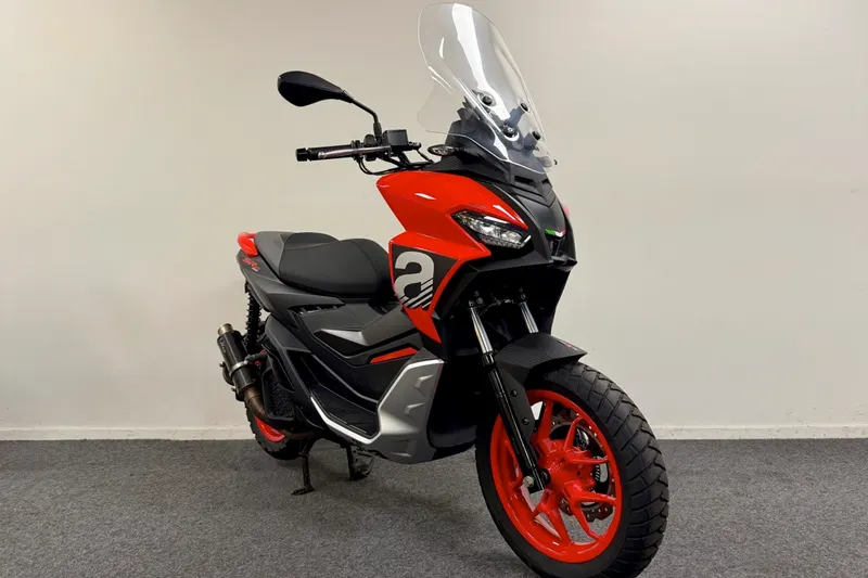 Aprilia SR GT 200 (2023)