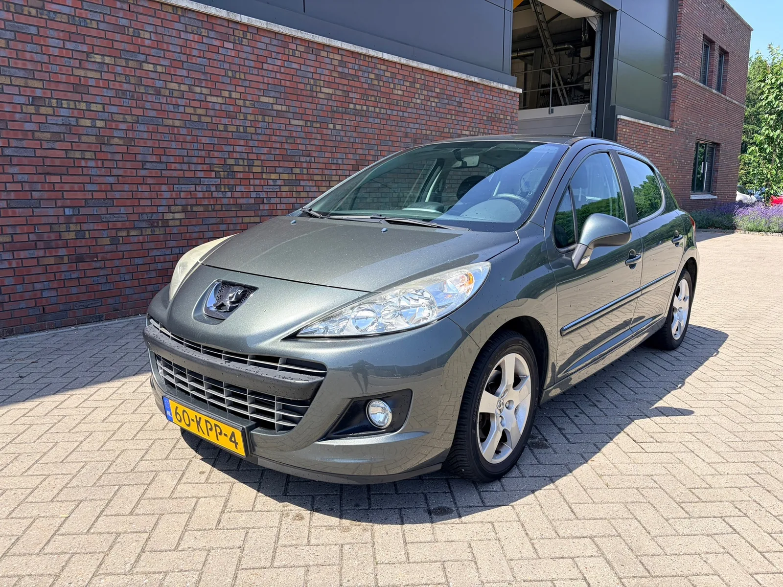 Peugeot 207 (2010) — foto 1