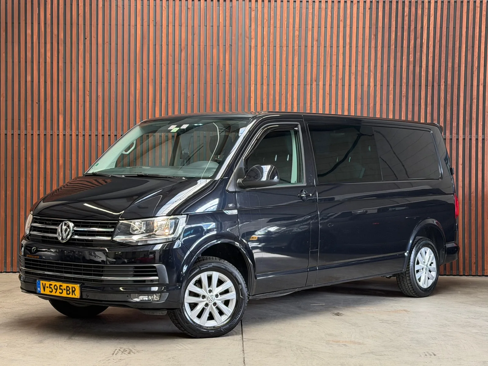 Volkswagen Transporter (2017) — foto 1